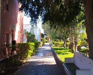 Vista exterior de Dúplex en venda en San Bartolomé de Tirajana amb Jardí privat, Terrassa i Moblat