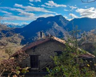 Vista exterior de Casa o xalet de lloguer en Parres amb Calefacció, Jardí privat i Terrassa