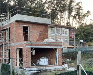 Vista exterior de Casa o xalet en venda en Vigo  amb Jardí privat, Terrassa i Traster