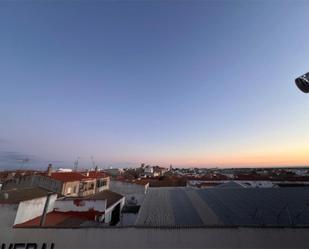 Vista exterior de Àtic en venda en Quintanar de la Orden amb Aire condicionat, Calefacció i Terrassa