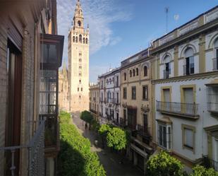 Exterior view of Flat to rent in  Sevilla Capital  with Air Conditioner, Heating and Furnished