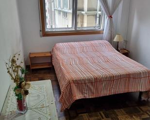 Bedroom of Flat to share in A Coruña Capital   with Parquet flooring, Storage room and Oven