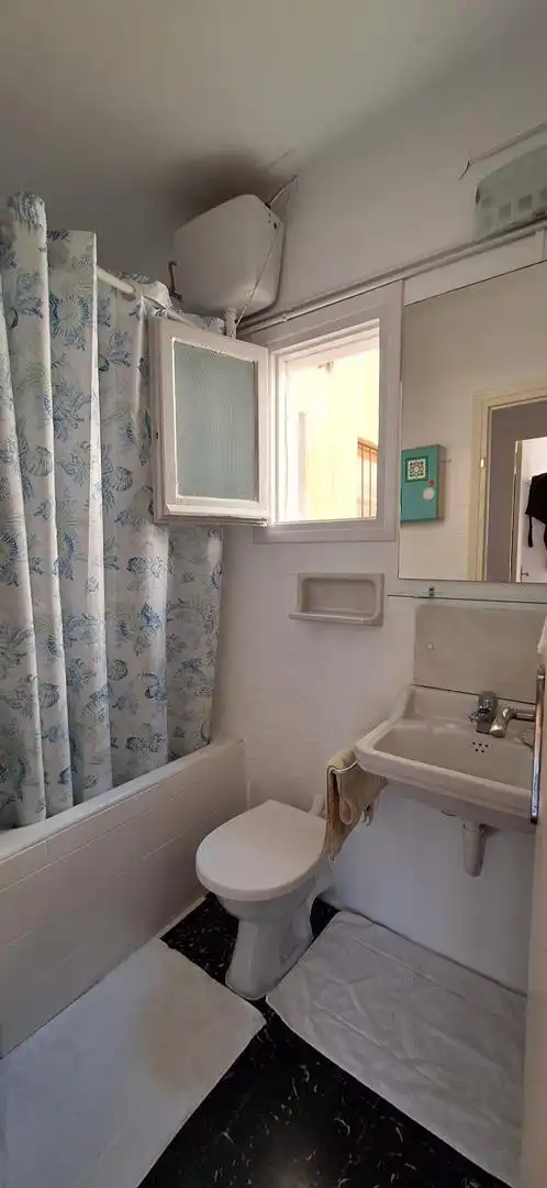 Habitación en Passeig de la Mare de Déu del Coll, 66, El Coll Baño de Ático para compartir en Barcelona con Calefacción, Terraza y Amueblado