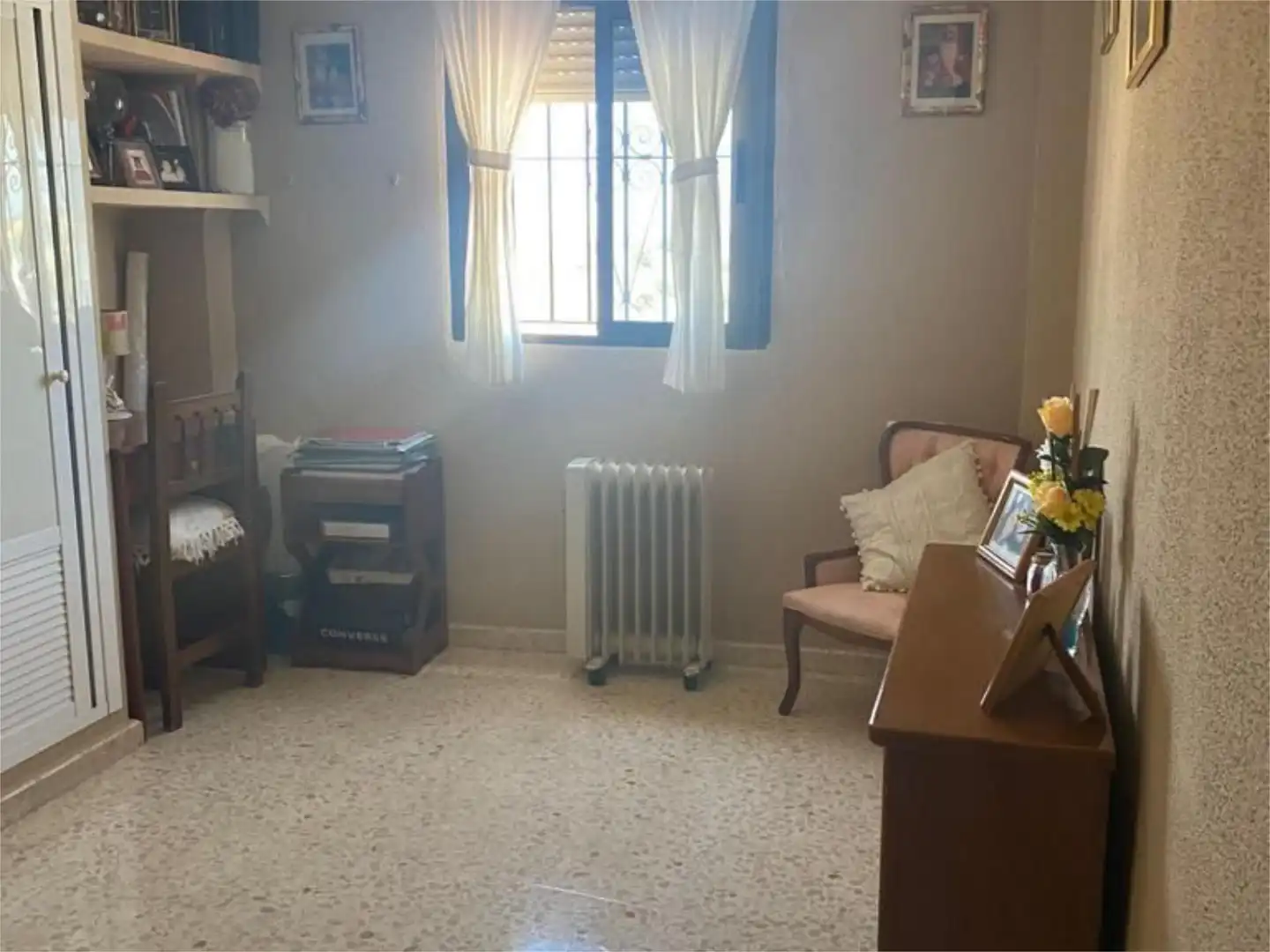 Casa adosada en venda a Calle Tablada, 3, Arcos de la Frontera Dormitori de Casa adosada en venda en Arcos de la Frontera amb Aire condicionat i Terrassa