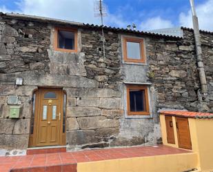 Single-family semi-detached to rent in Santa Comba