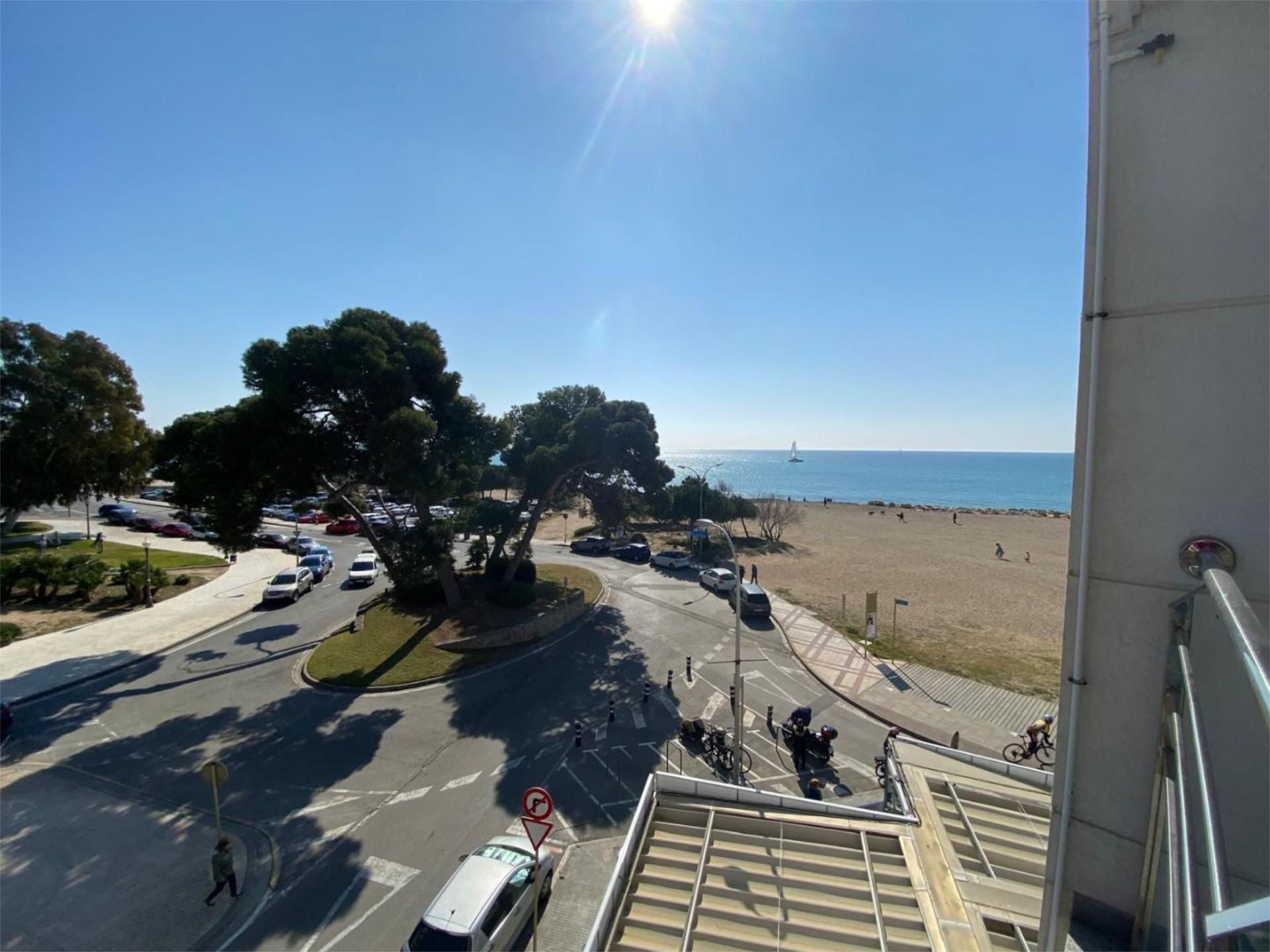 Vista exterior de Pis en venda en Cambrils amb Aire condicionat i Balcó