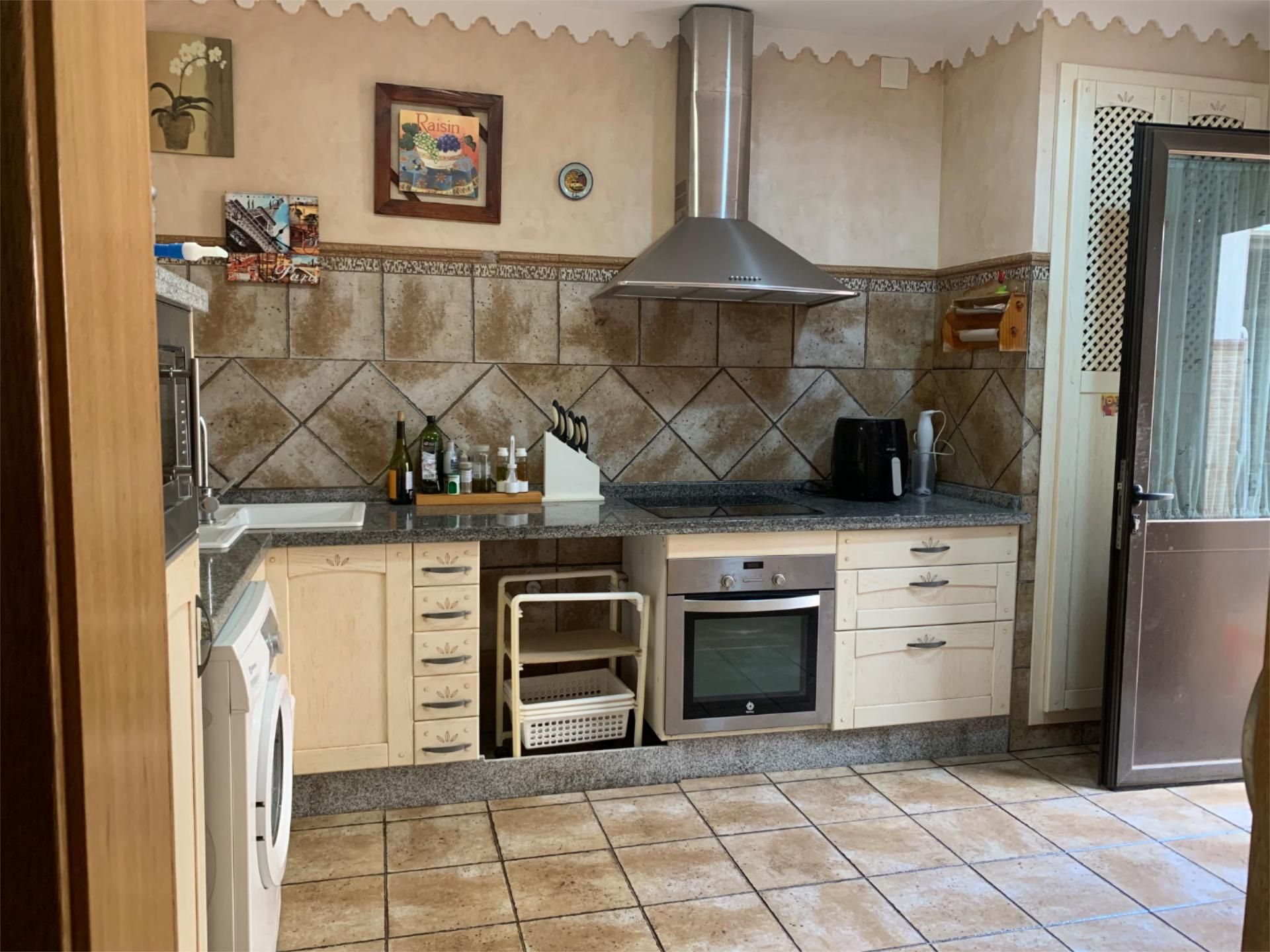 Cuina de Planta baixa en venda en La Luisiana amb Parquet, Moblat i Balcó