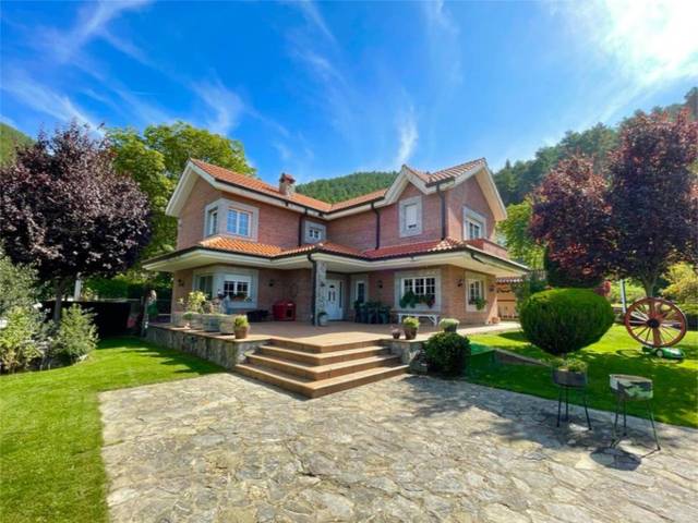 Casa-chalet en Venta en Calle Parque Infantil, 4 en Cistierna