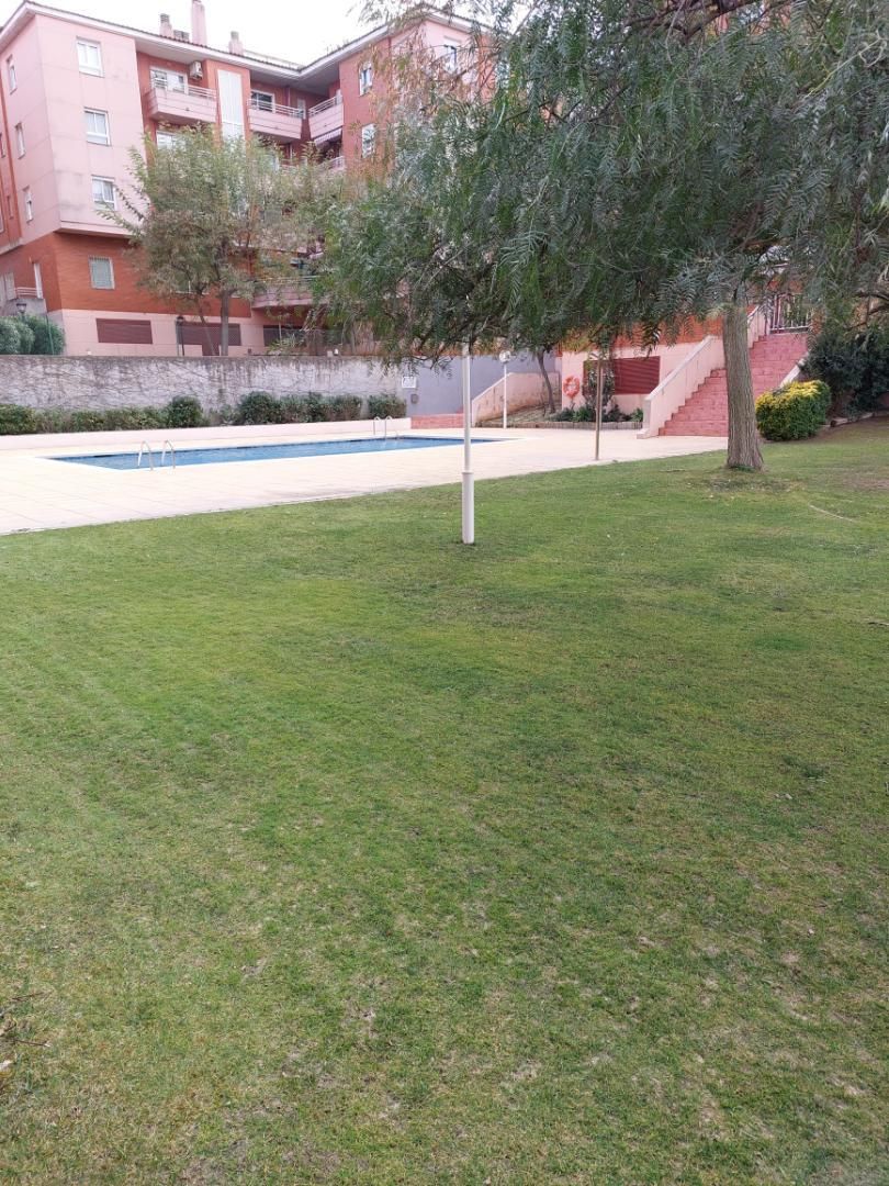 Piscina de Pis en venda en Santa Coloma de Cervelló amb Aire condicionat, Calefacció i Jardí privat