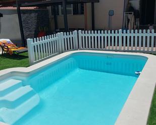 Piscina de Casa adosada en venda en Yunquera de Henares amb Aire condicionat, Terrassa i Piscina