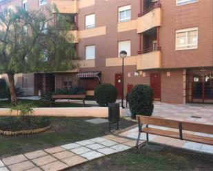 Vista exterior de Àtic en venda en Úbeda amb Calefacció, Terrassa i Piscina