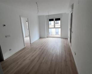 Sala d'estar de Apartament de lloguer en  Madrid Capital amb Parquet, Terrassa i Traster