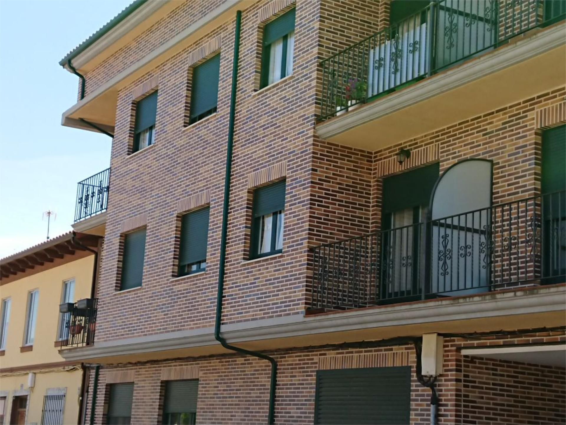 Exterior view of Flat for sale in Santa María del Páramo  with Heating, Parquet flooring and Terrace