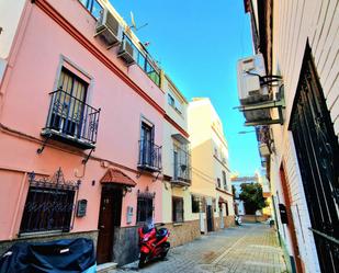 Exterior view of House or chalet for sale in  Sevilla Capital  with Air Conditioner, Terrace and Balcony