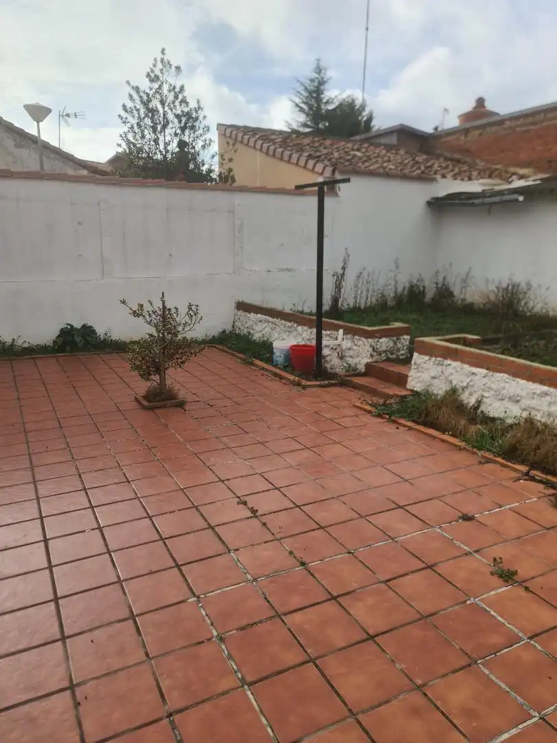 Jardí de Casa adosada en venda en Sahagún