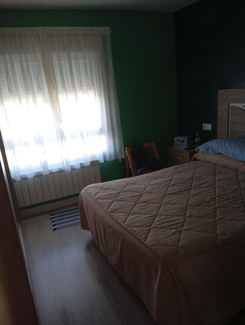 Dormitori de Pis en venda en León Capital  amb Calefacció, Parquet i Traster