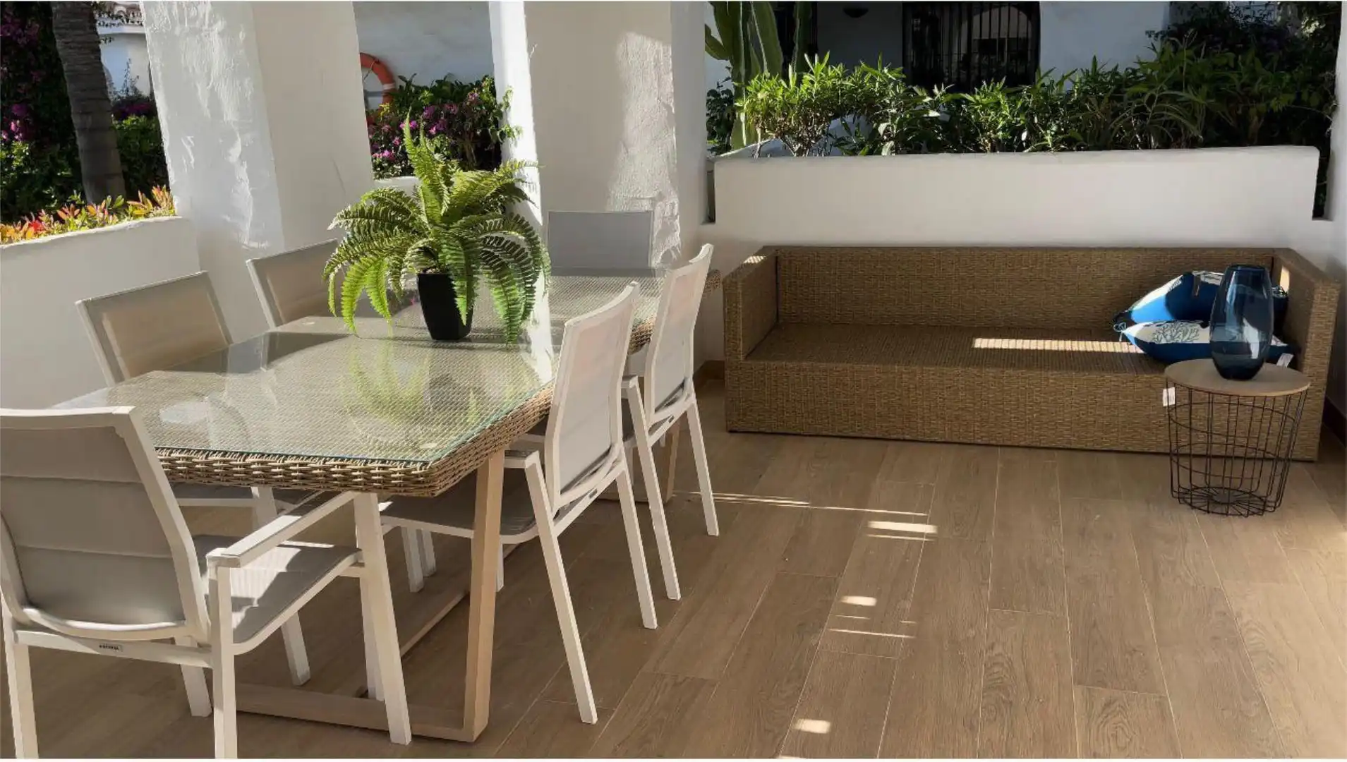 Wohnungen zur Miete in Urbanización Nueva Andalucía a, 38c, La Dama de Noche - La Alzambra Terrasse von Wohnungen zur Miete in Marbella mit Klimaanlage, Terrasse und Schwimmbad