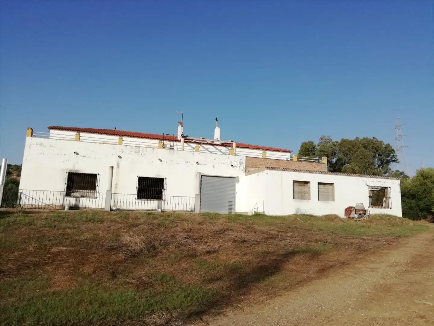 Casa adosada en venda a Calle Carambola, 66, El Romeral - Peñón de Zapata Vista exterior de Casa adosada en venda en Alhaurín de la Torre amb Aire condicionat, Jardí privat i Terrassa