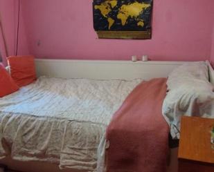 Bedroom of Study to share in  Madrid Capital  with Air Conditioner, Heating and Storage room