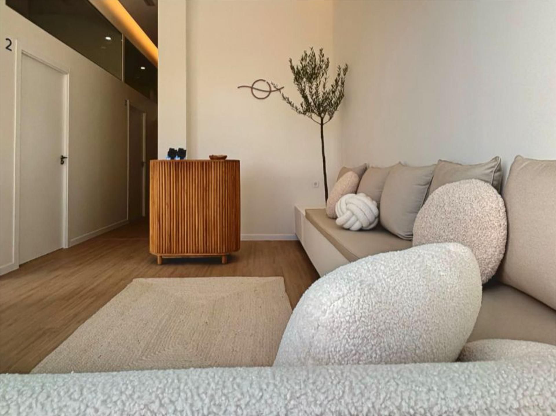 Sala d'estar de Local de lloguer en Alcalá de Henares amb Aire condicionat, Calefacció i Parquet