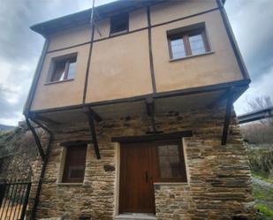 Vista exterior de Casa o xalet en venda en Vega de Valcarce amb Parquet