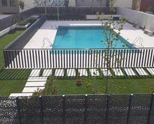 Swimming pool of Flat to rent in  Madrid Capital  with Air Conditioner, Heating and Private garden