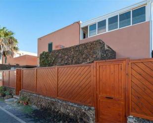 Exterior view of Single-family semi-detached for sale in La Oliva