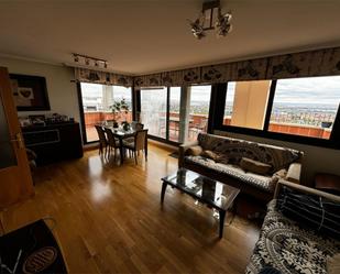 Living room of Flat for sale in  Madrid Capital  with Air Conditioner, Terrace and Swimming Pool