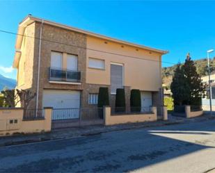 Vista exterior de Casa o xalet en venda en La Vall d'en Bas amb Terrassa