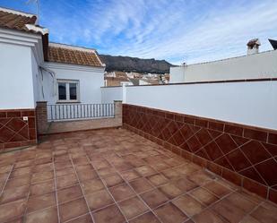 Vista exterior de Casa adosada en venda en Villanueva de la Concepción amb Terrassa i Balcó