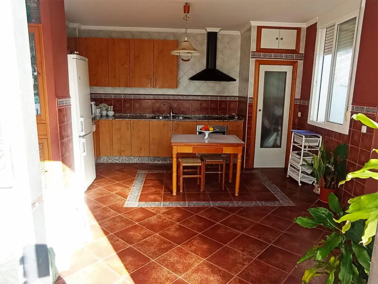 Casa adosada en venda a Calle Virgen de Los Milagros, 67, Casco Histórico - Ribera del Marisco Cuina de Casa adosada en venda en El Puerto de Santa María