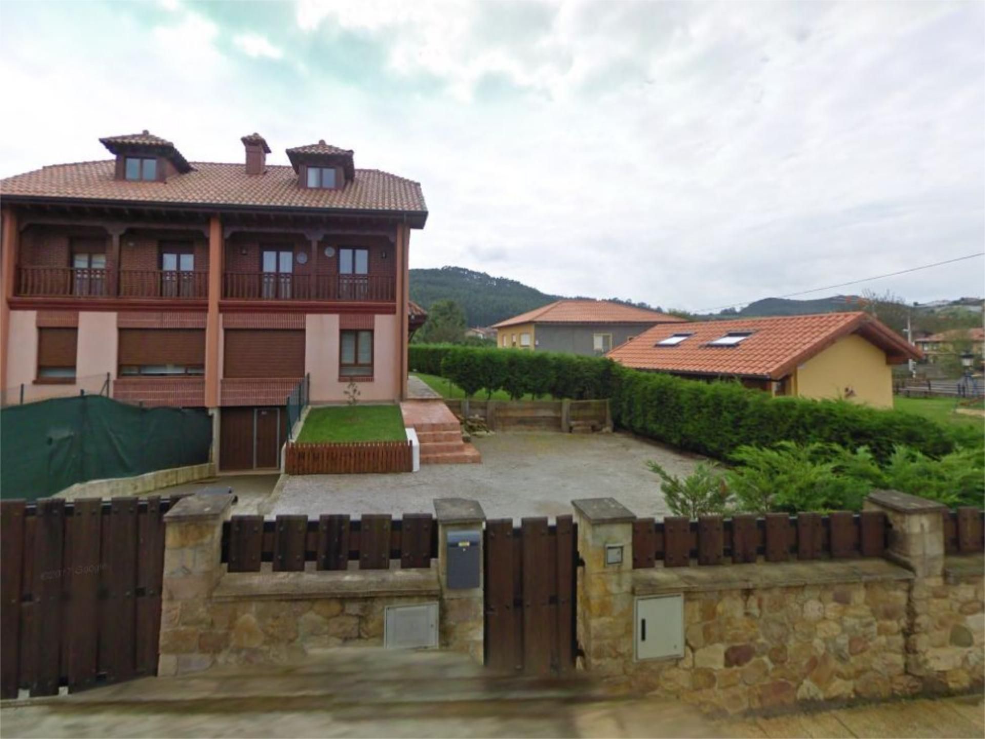 Vista exterior de Casa adosada en venda en Alfoz de Lloredo amb Terrassa i Balcó