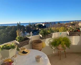 Vista exterior de Estudi en venda en Marbella amb Terrassa i Piscina