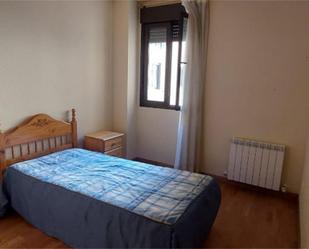 Bedroom of Flat to share in Aranjuez  with Heating, Parquet flooring and Furnished