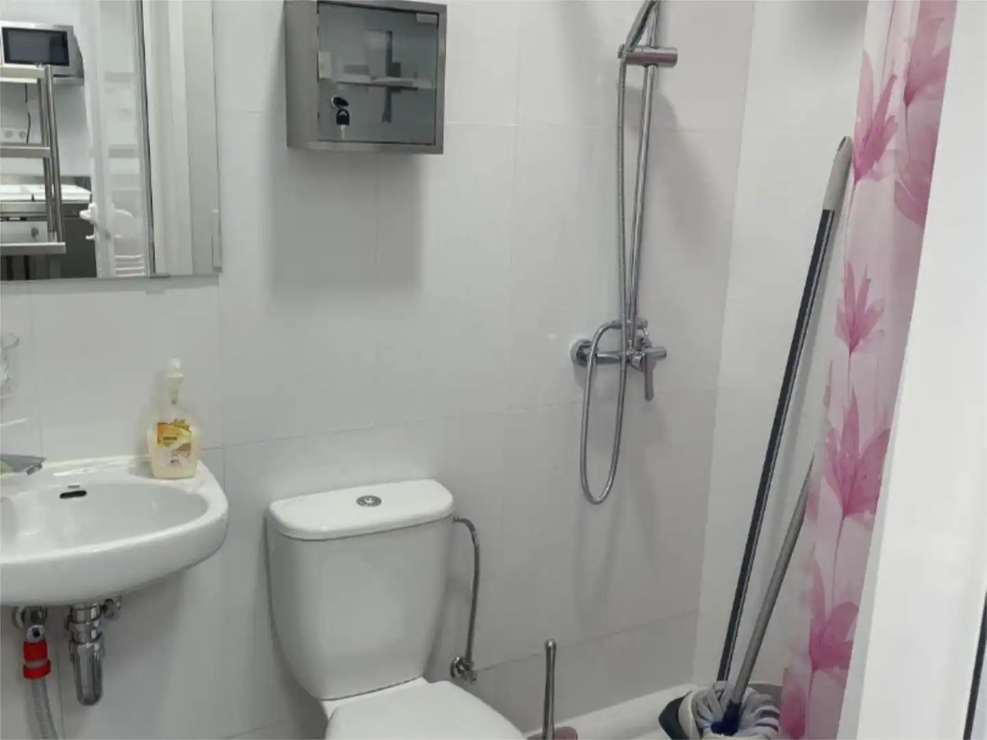 Badezimmer von Geschaftsraum zur Miete in San Bartolomé de Tirajana mit Klimaanlage und Möbliert