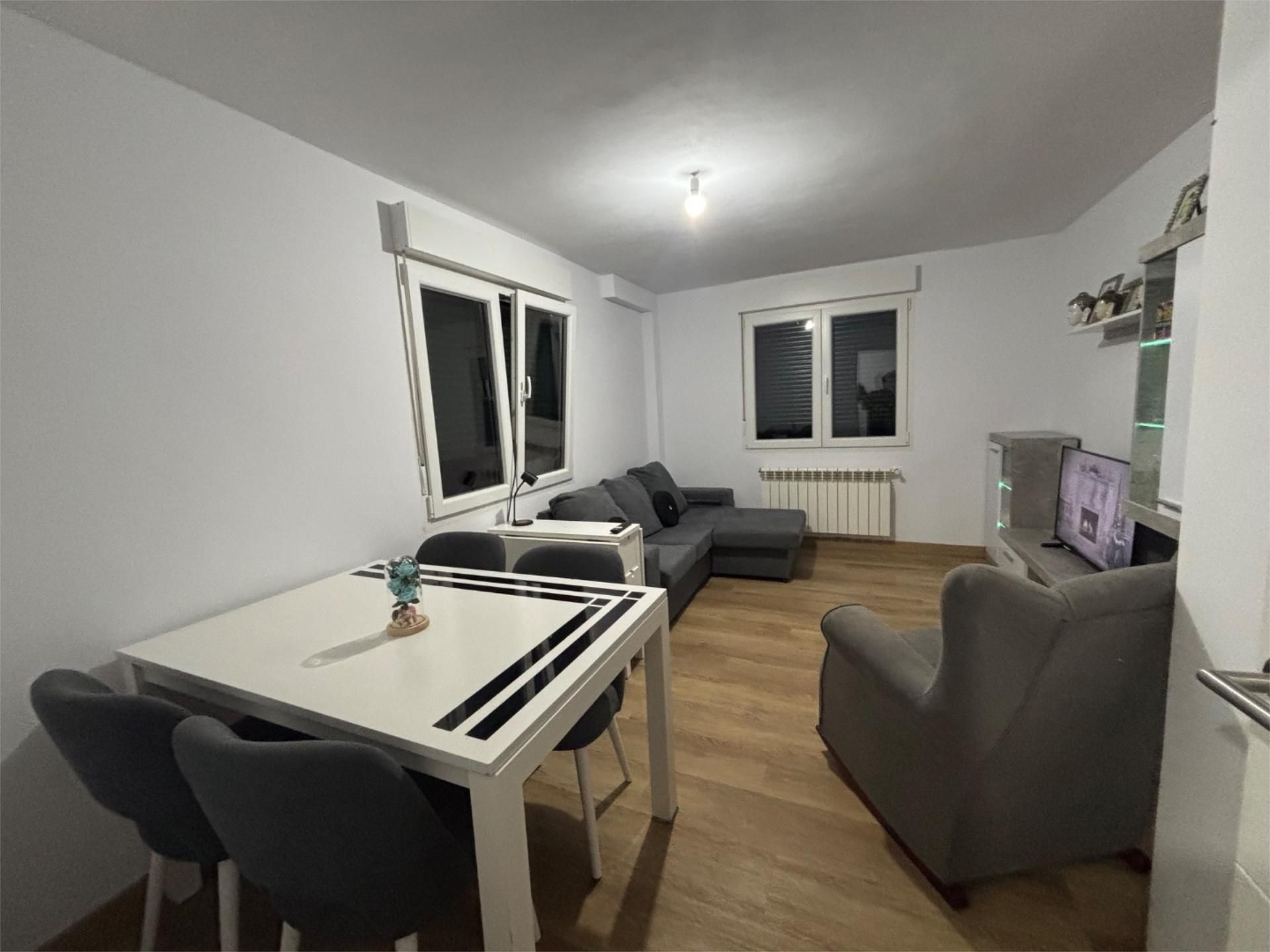 Sala d'estar de Pis en venda en Ames amb Jardí privat, Parquet i Terrassa