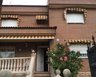 Exterior view of Single-family semi-detached for sale in Torrejón de Velasco  with Heating, Private garden and Terrace