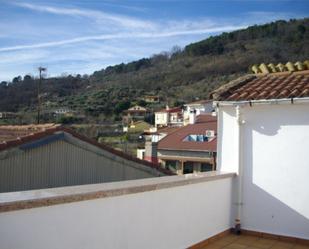 Vista exterior de Casa adosada en venda en Poyales del Hoyo amb Calefacció, Terrassa i Traster