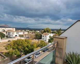 Vista exterior de Àtic de lloguer en Pego amb Calefacció, Terrassa i Moblat