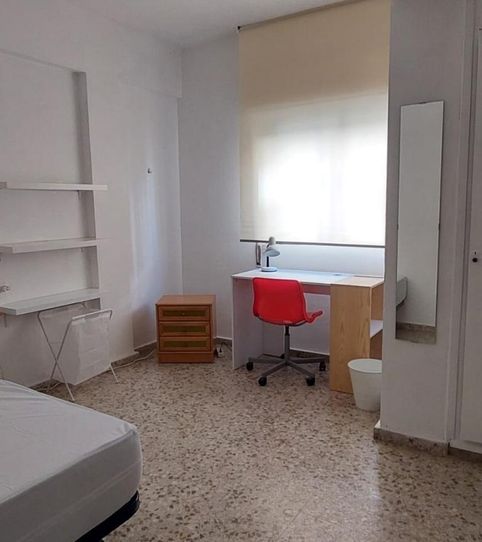 Room in Calle Ancha, 20, Motril ciudad, Motril - image 2 Photo 2 of Room in Calle Ancha, 20, Motril ciudad, Motril