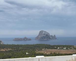 Vista exterior de Casa o xalet de lloguer en Sant Josep de sa Talaia amb Jardí privat, Terrassa i Moblat