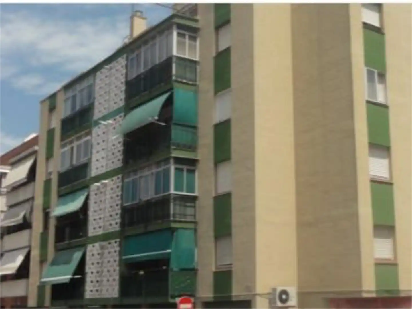 Vista exterior de Local en venda en Mollet del Vallès amb Aire condicionat i Calefacció