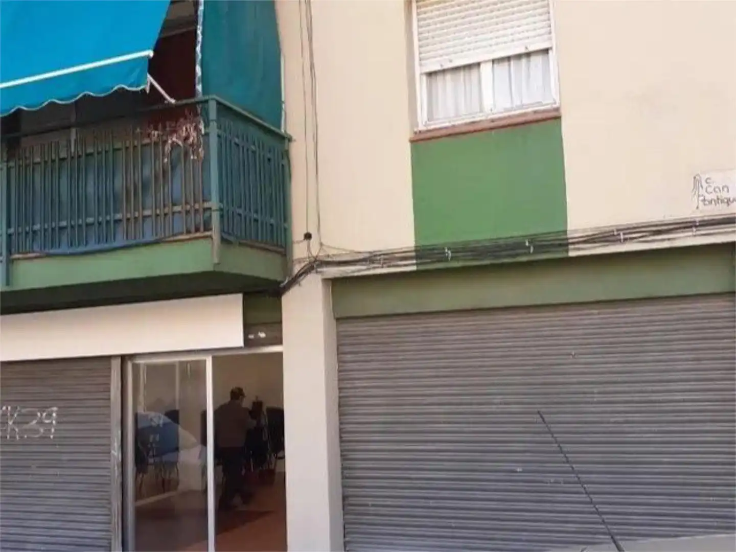 Vista exterior de Local en venda en Mollet del Vallès amb Aire condicionat i Calefacció