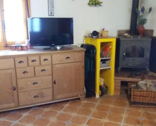 Sala d'estar de Casa adosada en venda en Villavendimio