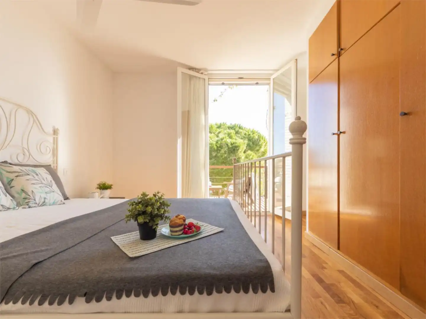 Wohnung zum Verkauf in Carrer Mar Roig, 2, L'Ampolla Schlafzimmer von Wohnung zum Verkauf in L'Ampolla mit Klimaanlage, Privatgarten und Parkett