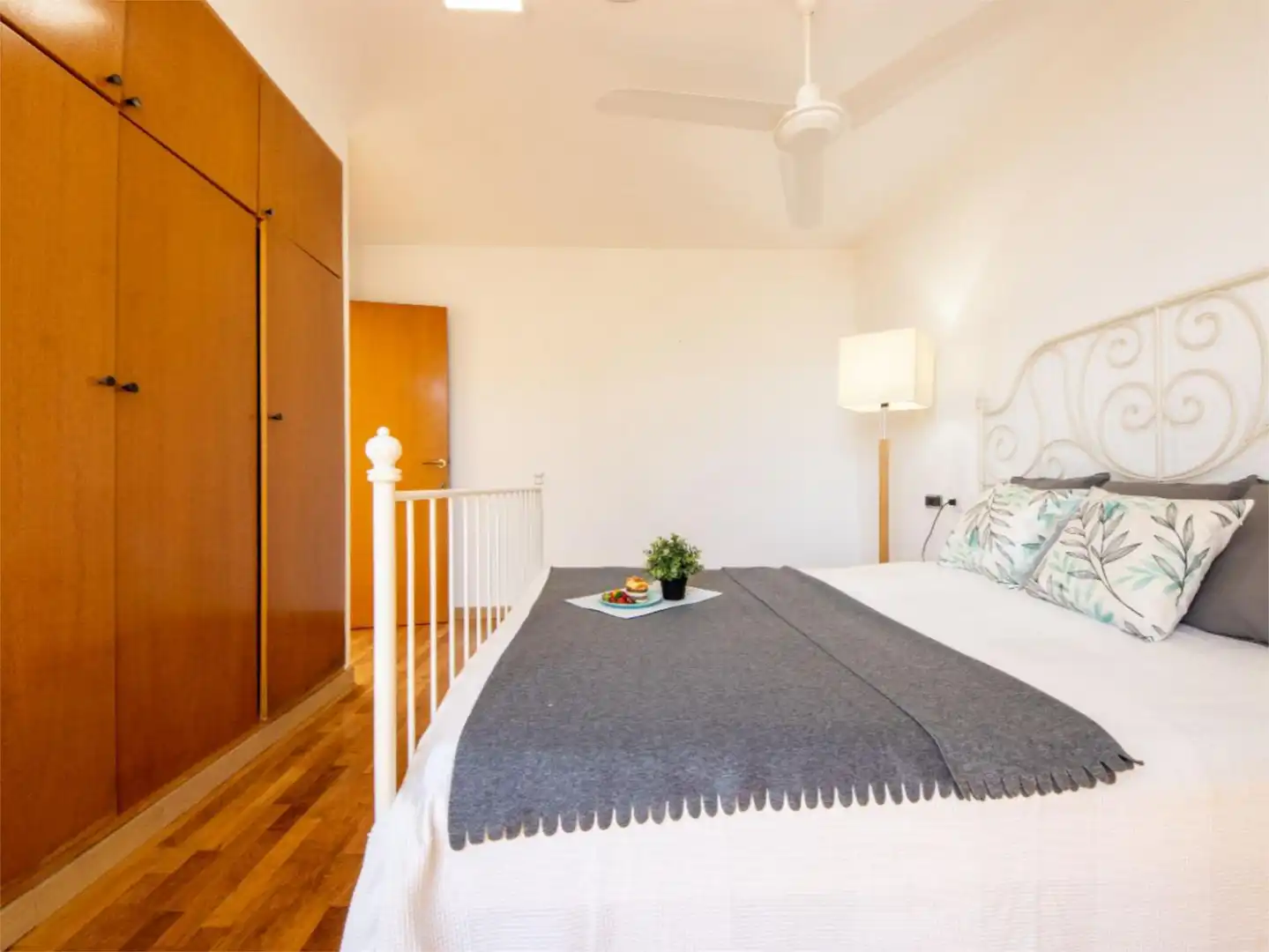 Wohnung zum Verkauf in Carrer Mar Roig, 2, L'Ampolla Schlafzimmer von Wohnung zum Verkauf in L'Ampolla mit Klimaanlage, Privatgarten und Parkett