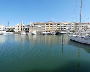 Vista exterior de Pis en venda en Empuriabrava amb Terrassa