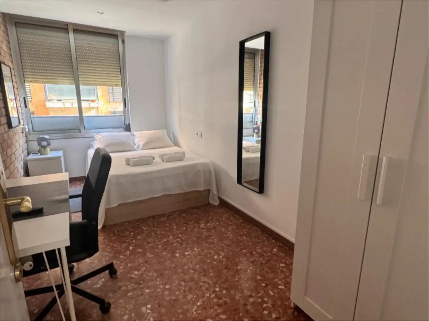Habitación en Plaça del Pedagog Pestalozzi, 6, Mont-Olivet Habitación en Plaça del Pedagog Pestalozzi, 6, Mont-Olivet
