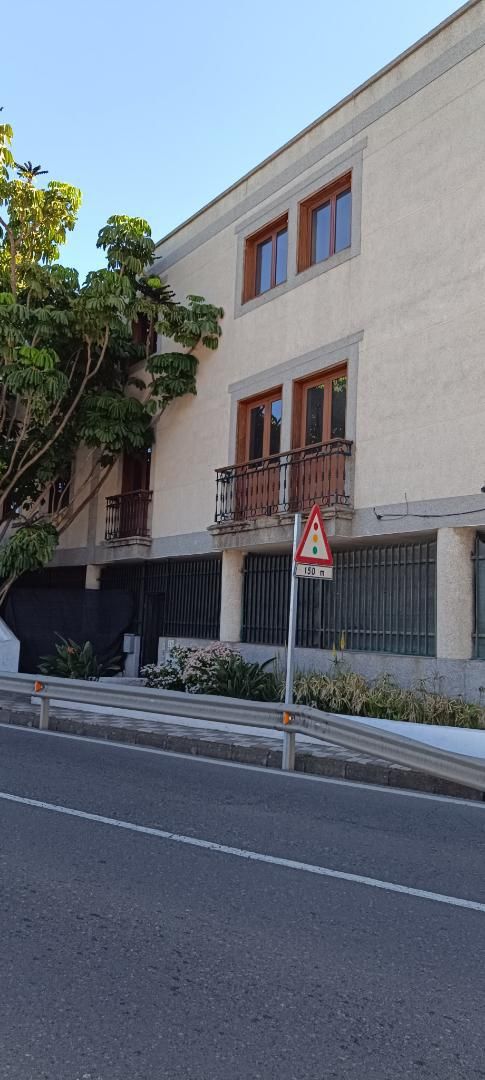 Vista exterior de Pis en venda en Santa Brígida amb Parquet, Forn i Balcó