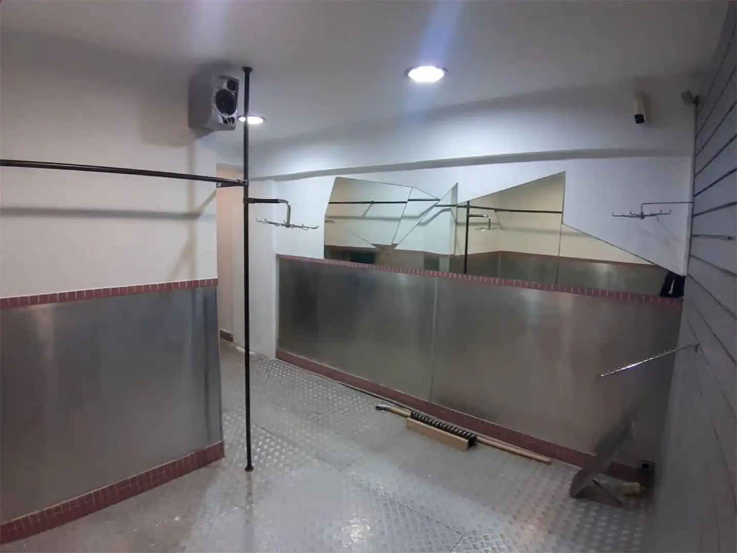 Baño de Local en venta en Santander